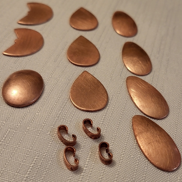 10 small enamelling copper blanks with 4 copper connector links - Picture 12 of 13